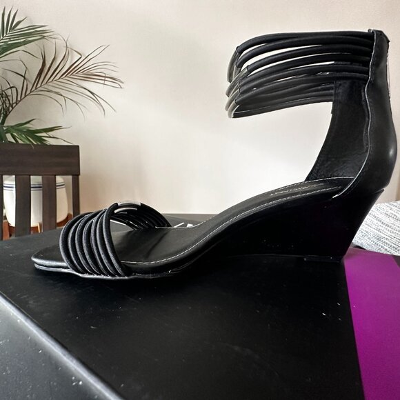 NWT Lane Bryant Strappy Black Wedge Sandals Size 8W - Picture 6 of 9